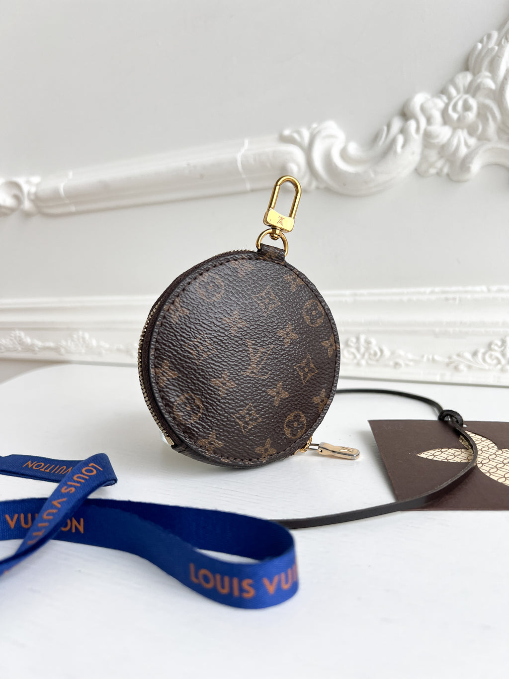Authentic LV coin wallet monogram round
