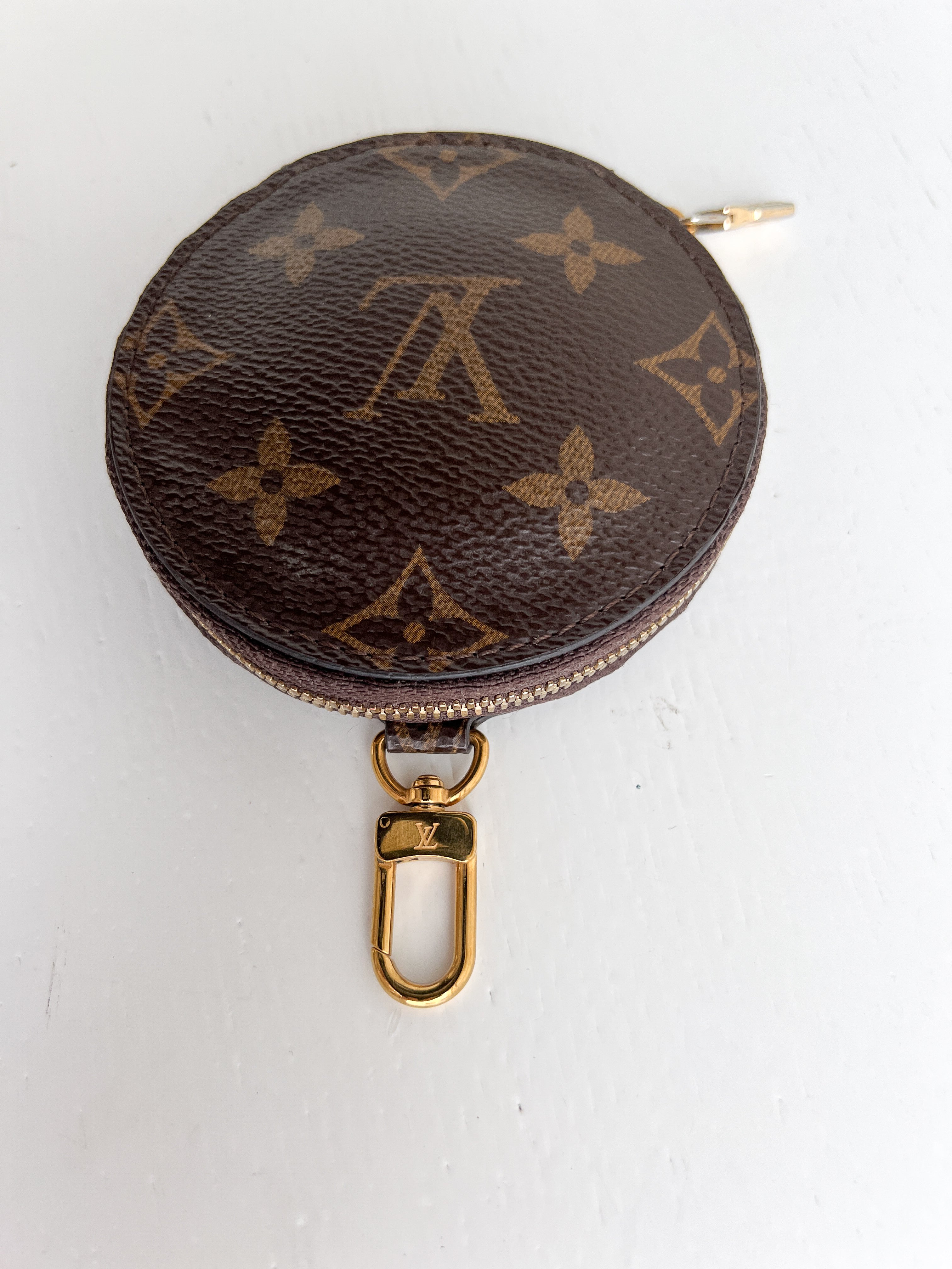 Authentic LV coin wallet monogram round