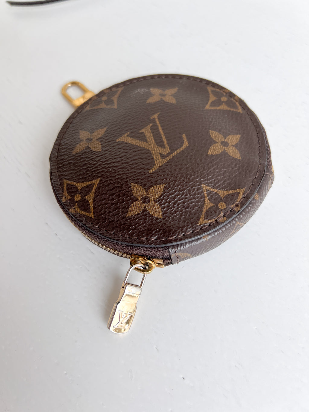 Authentic LV coin wallet monogram round