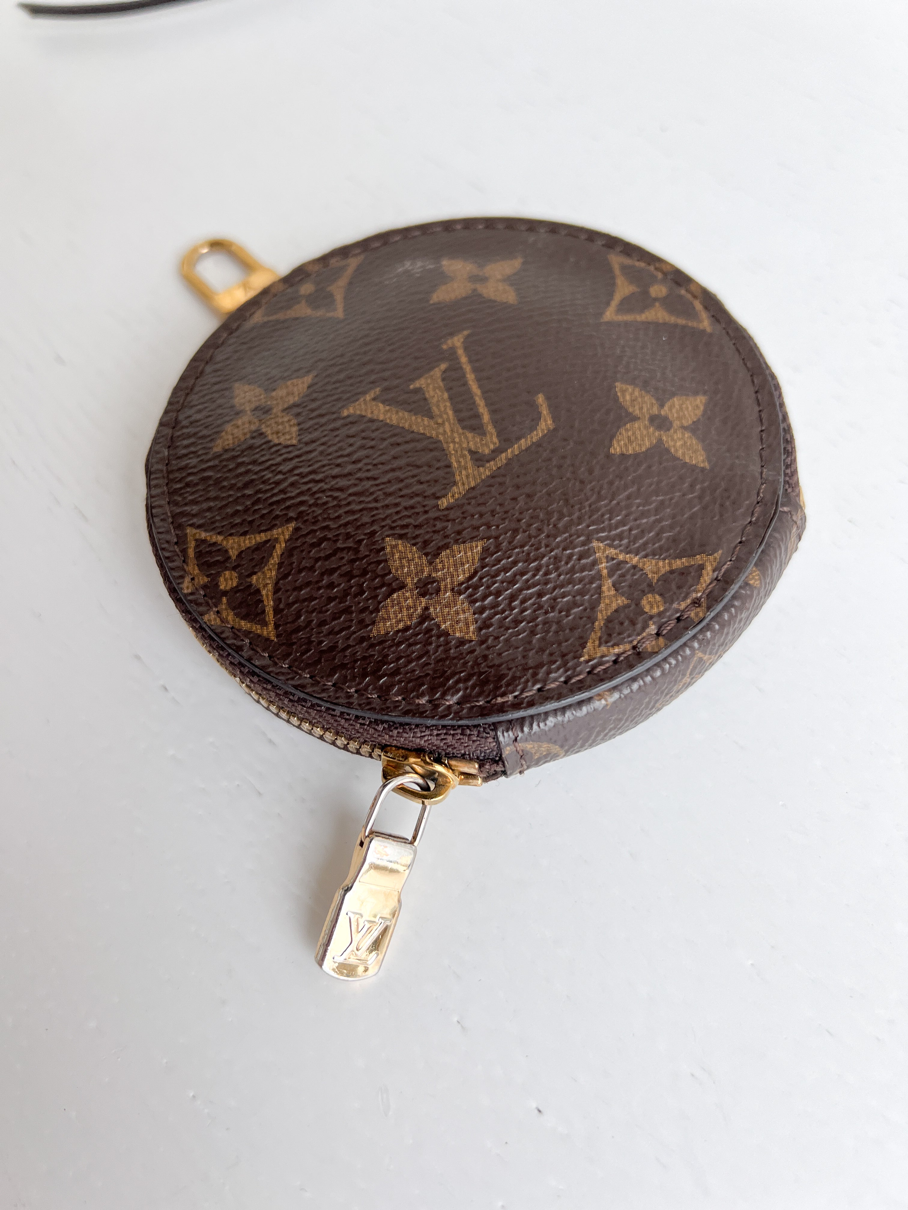 Authentic LV coin wallet monogram round