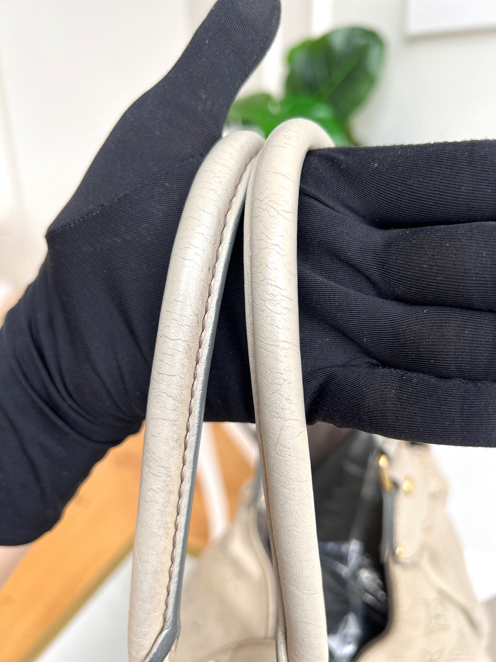 Louis Vuitton Mahina L Leather Beige Monogram Hobo Shoulder Bag