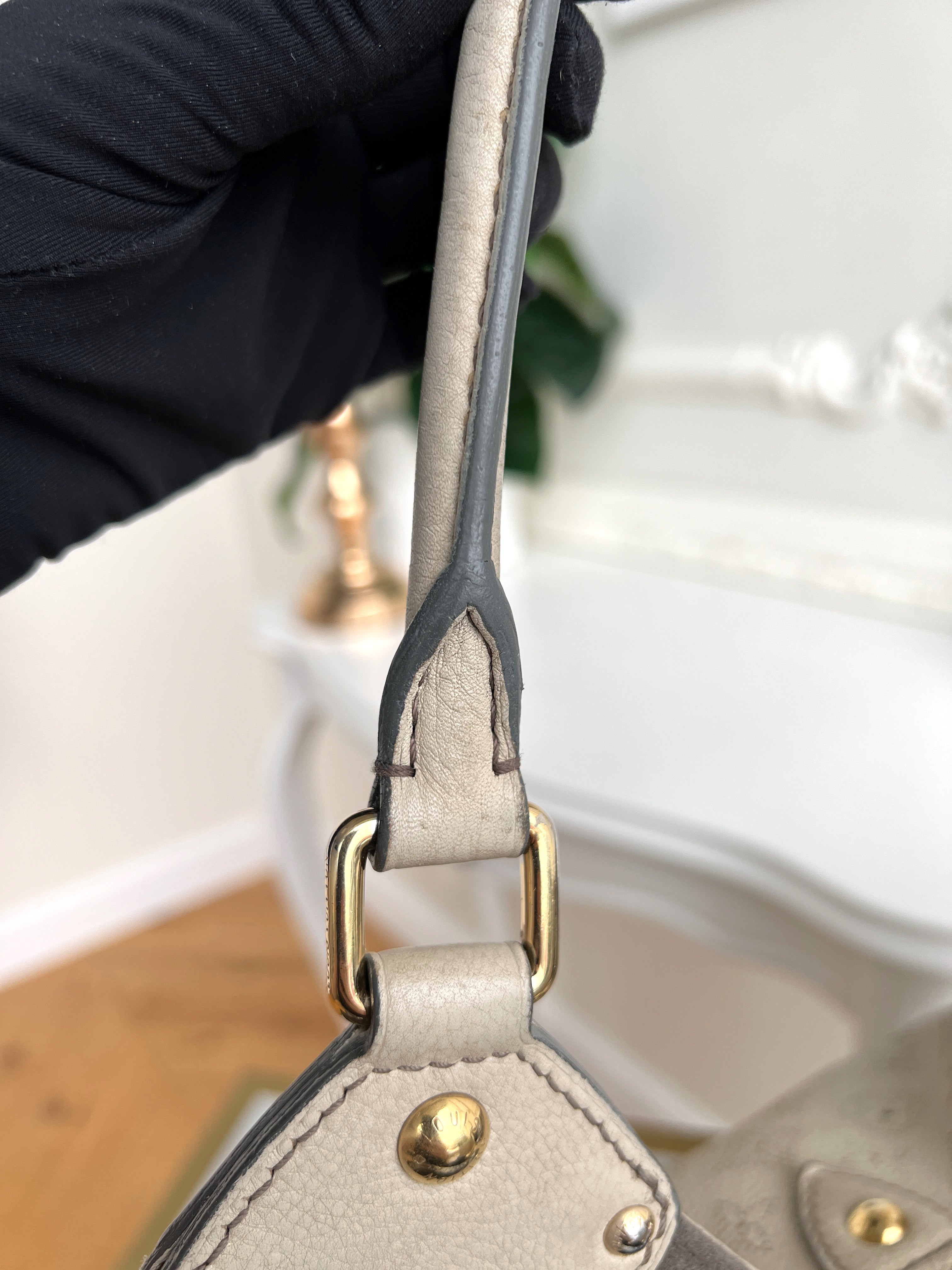 Louis Vuitton Mahina L Leather Beige Monogram Hobo Shoulder Bag