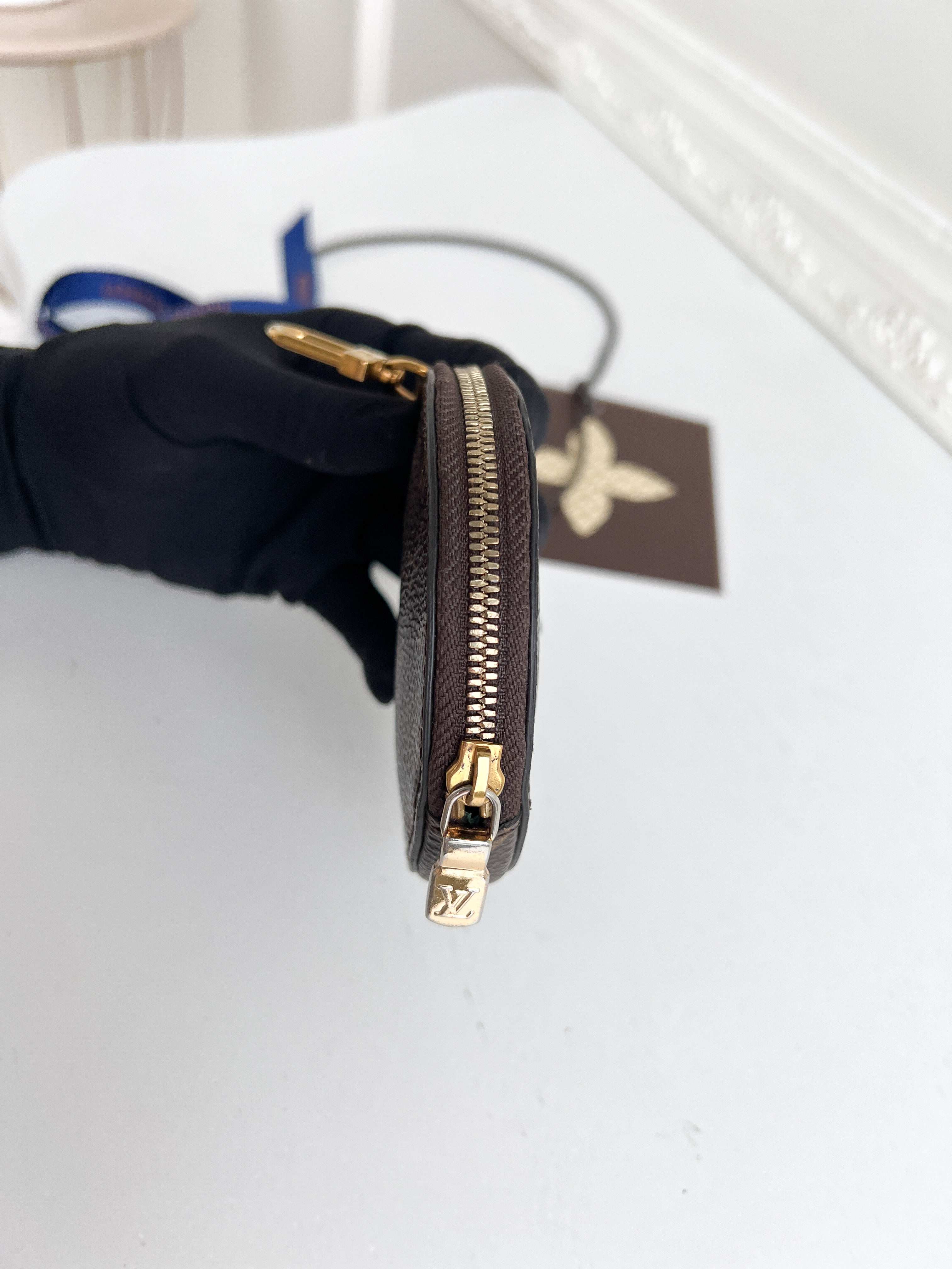 Authentic LV coin wallet monogram round