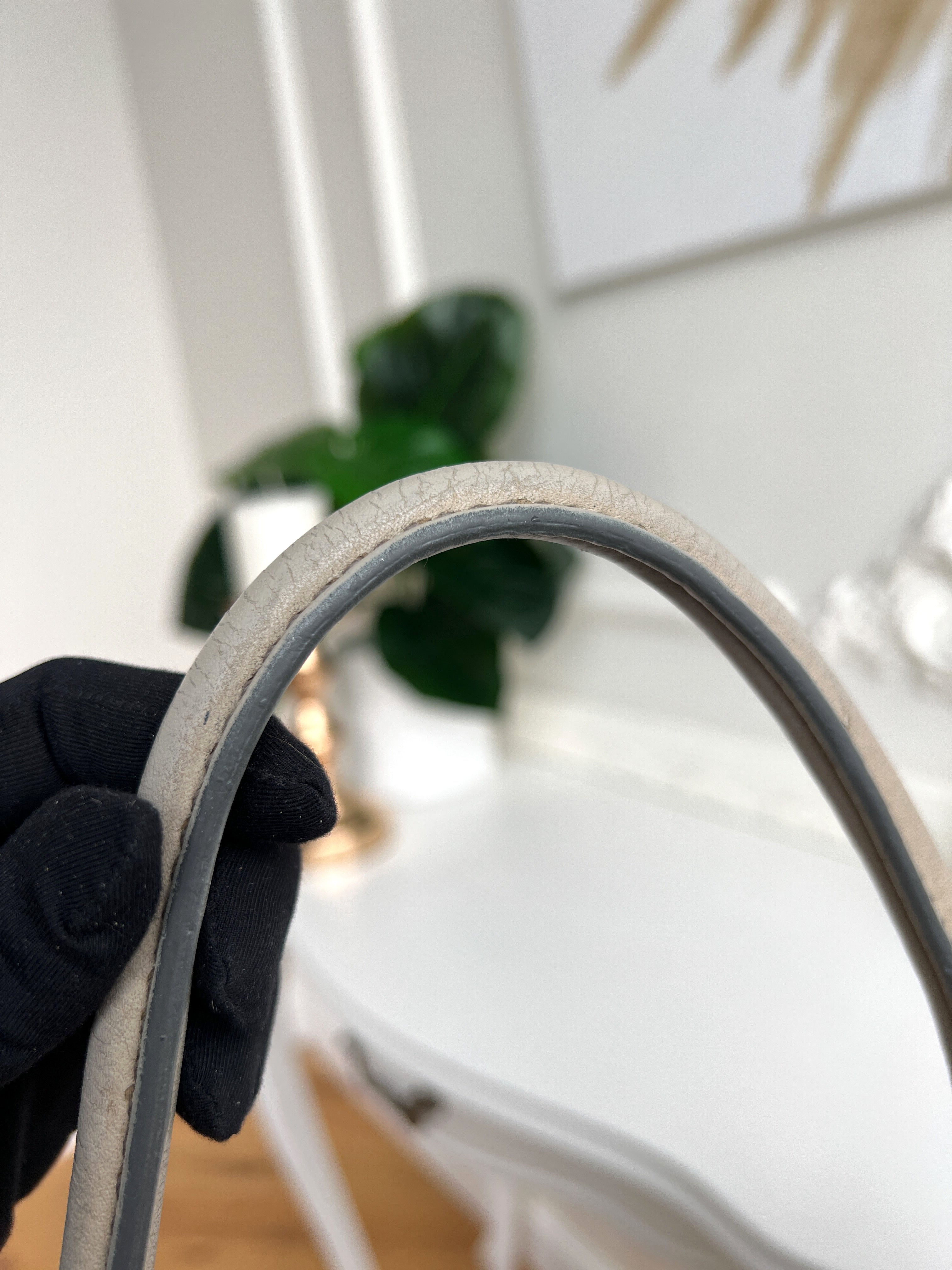 Louis Vuitton Mahina L Leather Beige Monogram Hobo Shoulder Bag