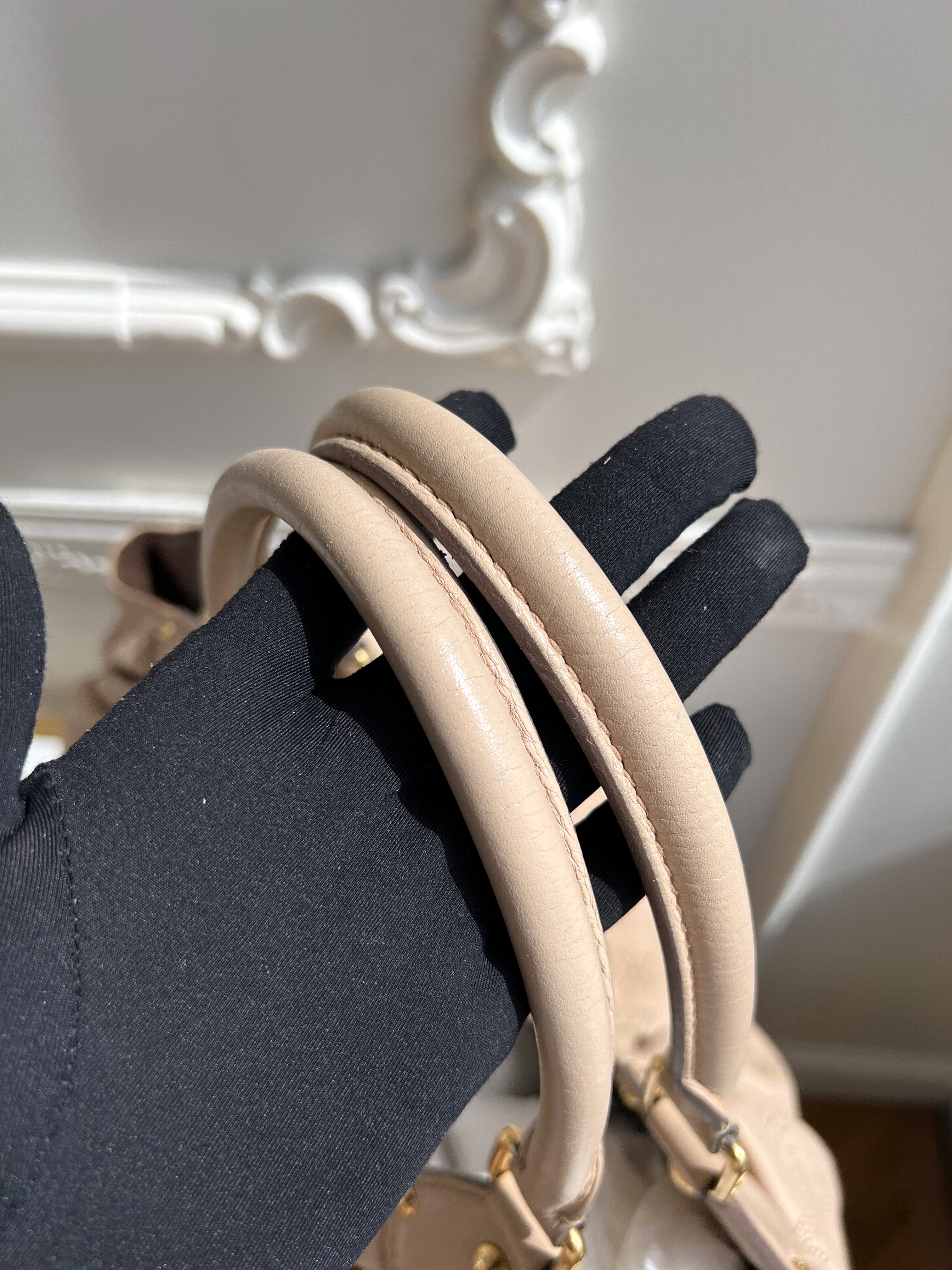 Louis Vuitton Mahina L Leather Beige Monogram Hobo Shoulder