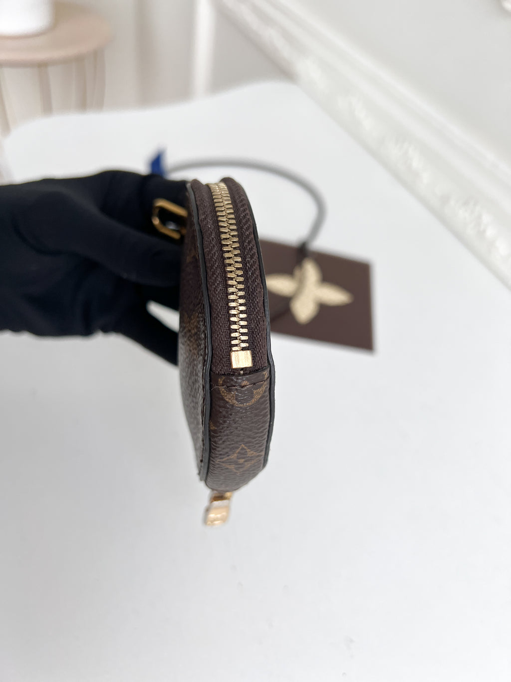 Authentic LV coin wallet monogram round
