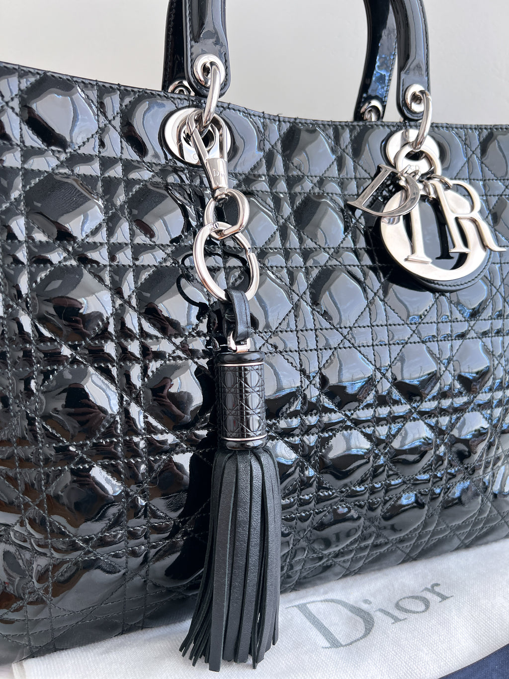 Christian  Dior Cannage Petent XL Calfskin Shopper black with keychain