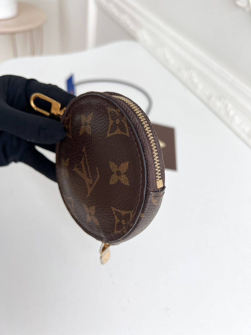 Authentic LV coin wallet monogram round