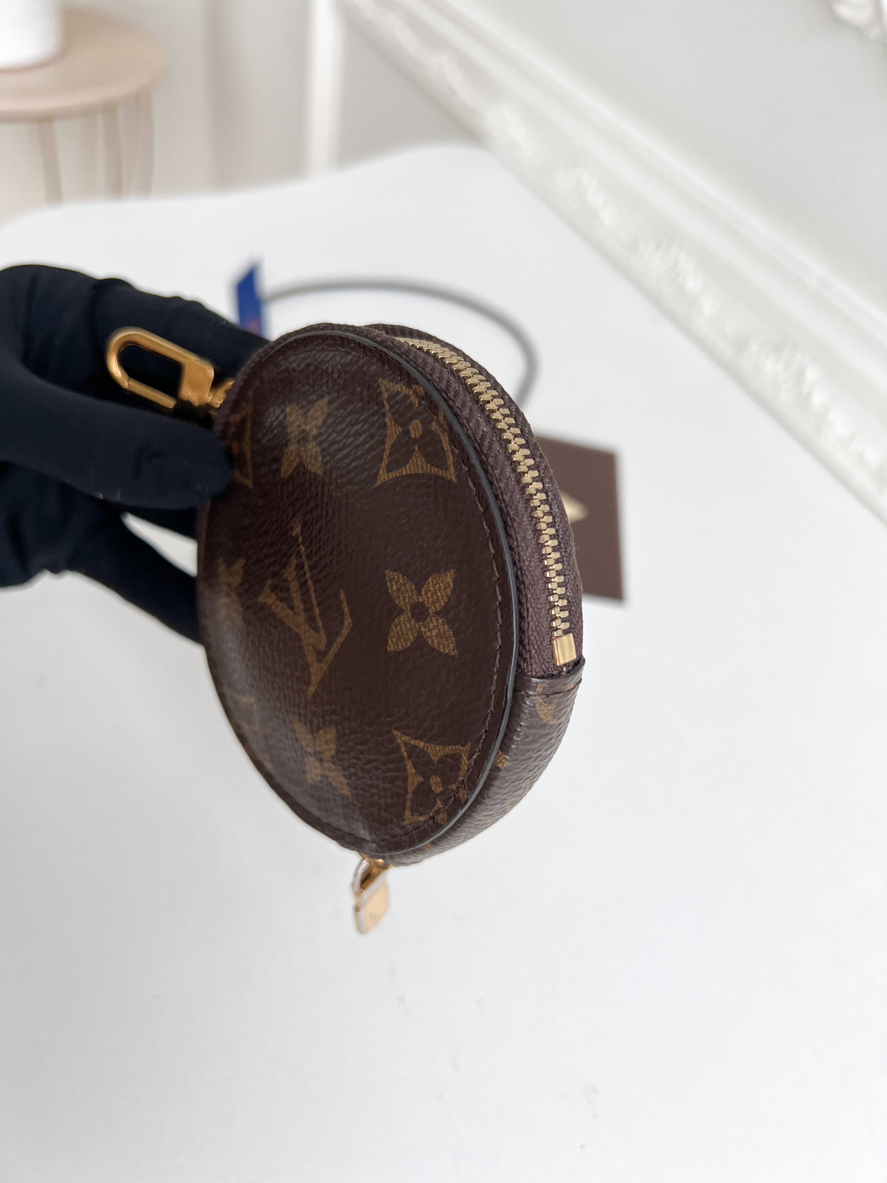 Authentic LV coin wallet monogram round