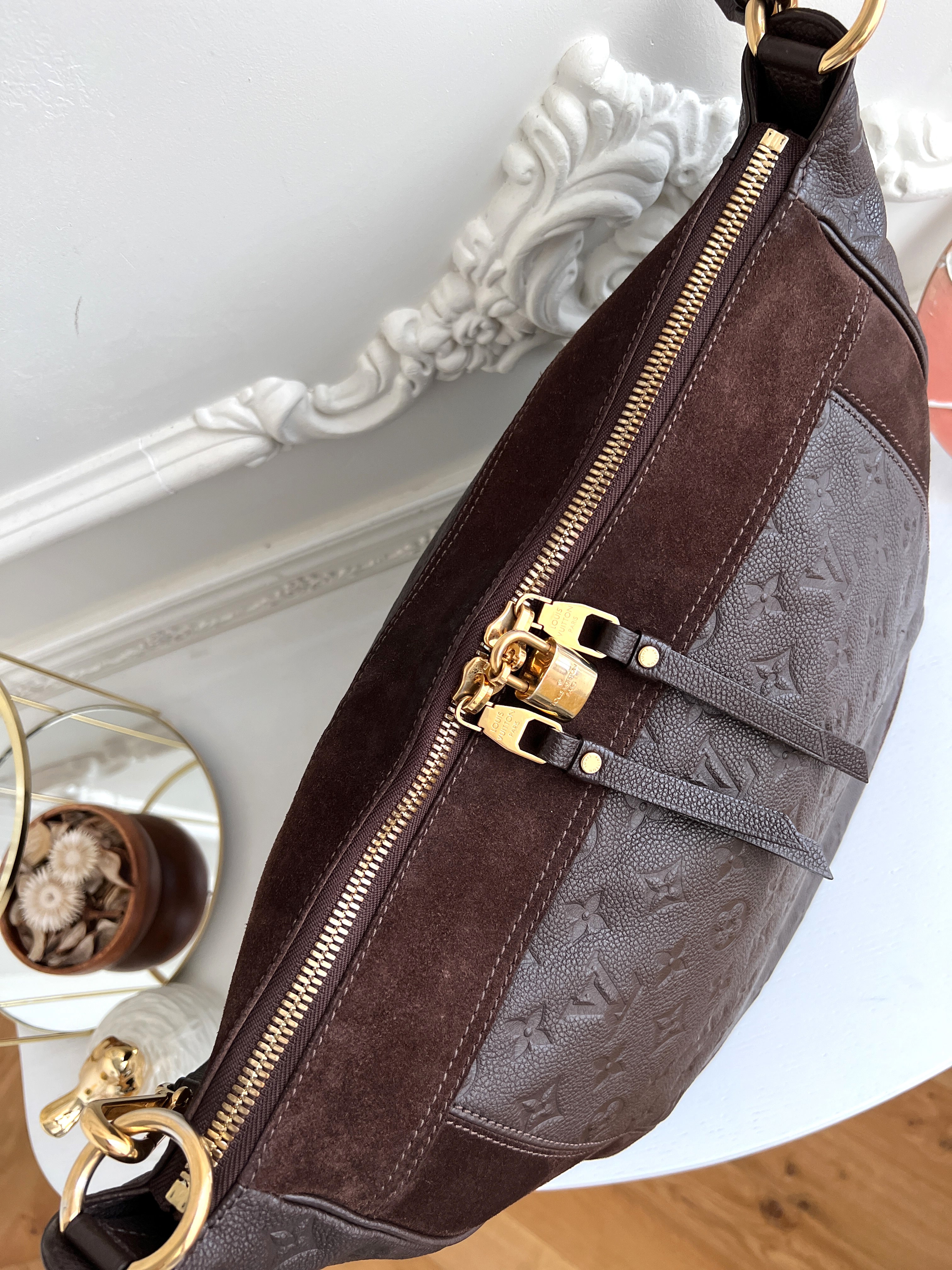 Louis Vuitton Audacieuse Monogram MM Empreinte Sac bandoulière marron