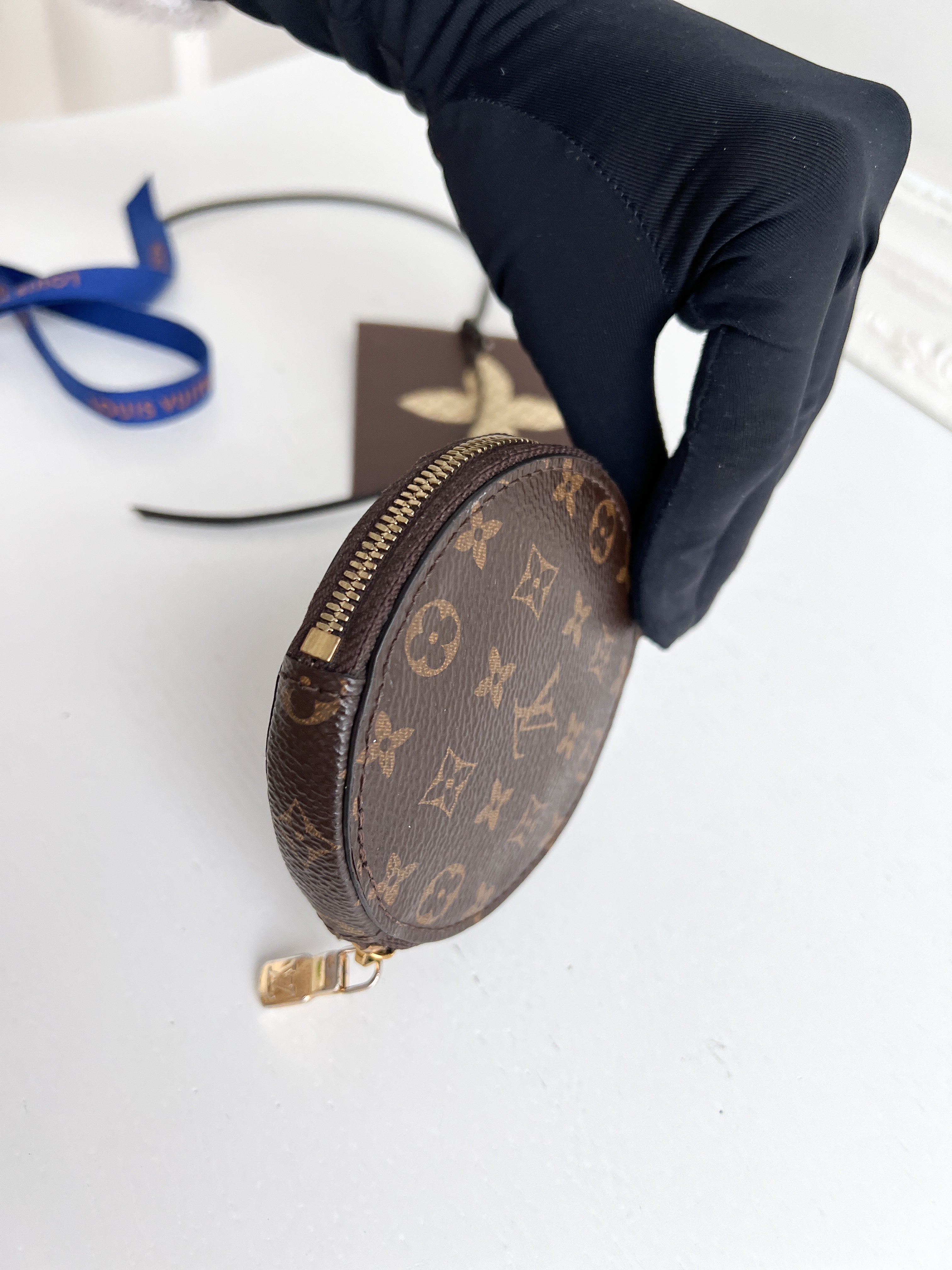 Authentic LV coin wallet monogram round