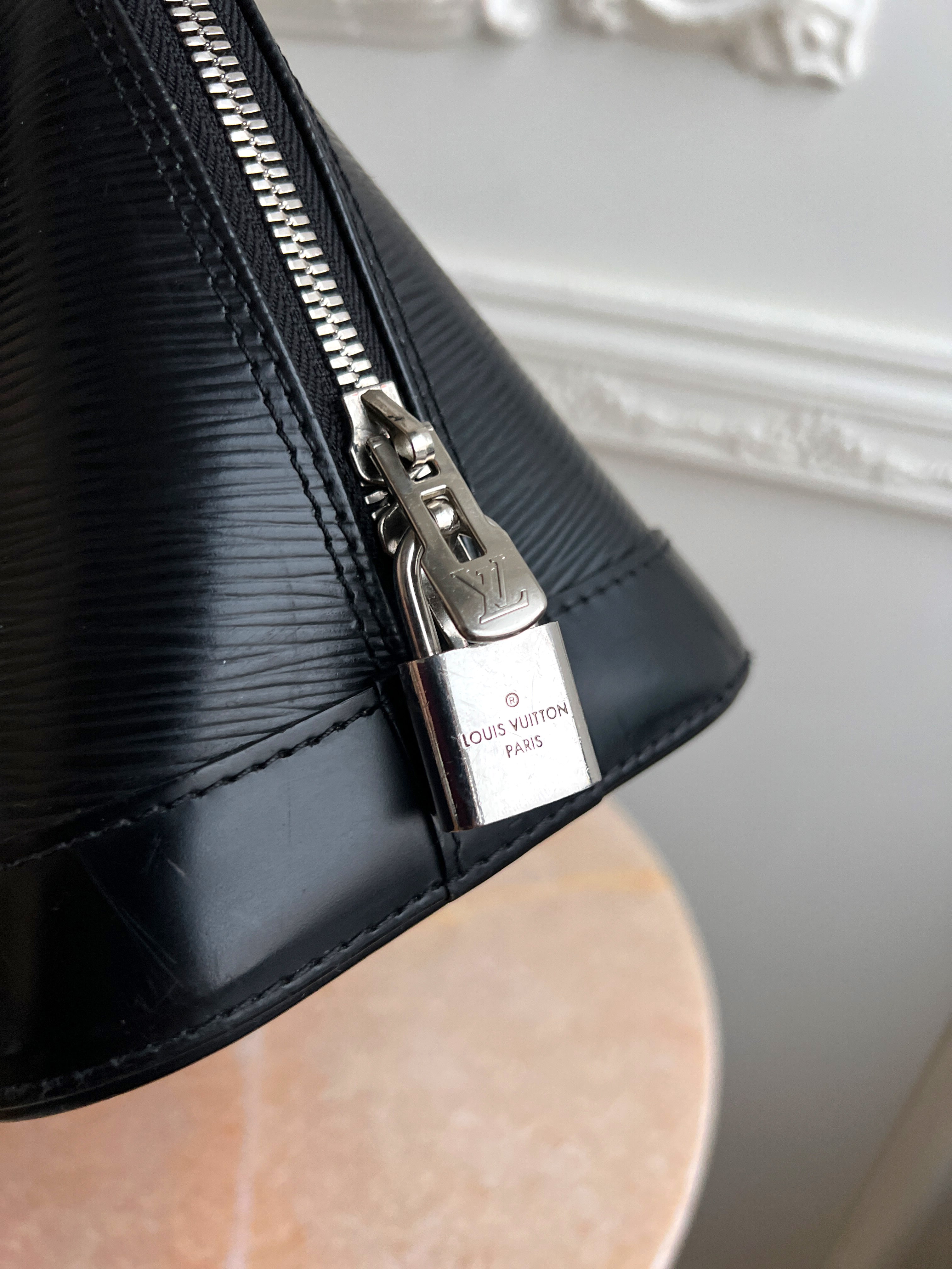 Louis Vuitton Alma Epi Black PM Handbag **4100