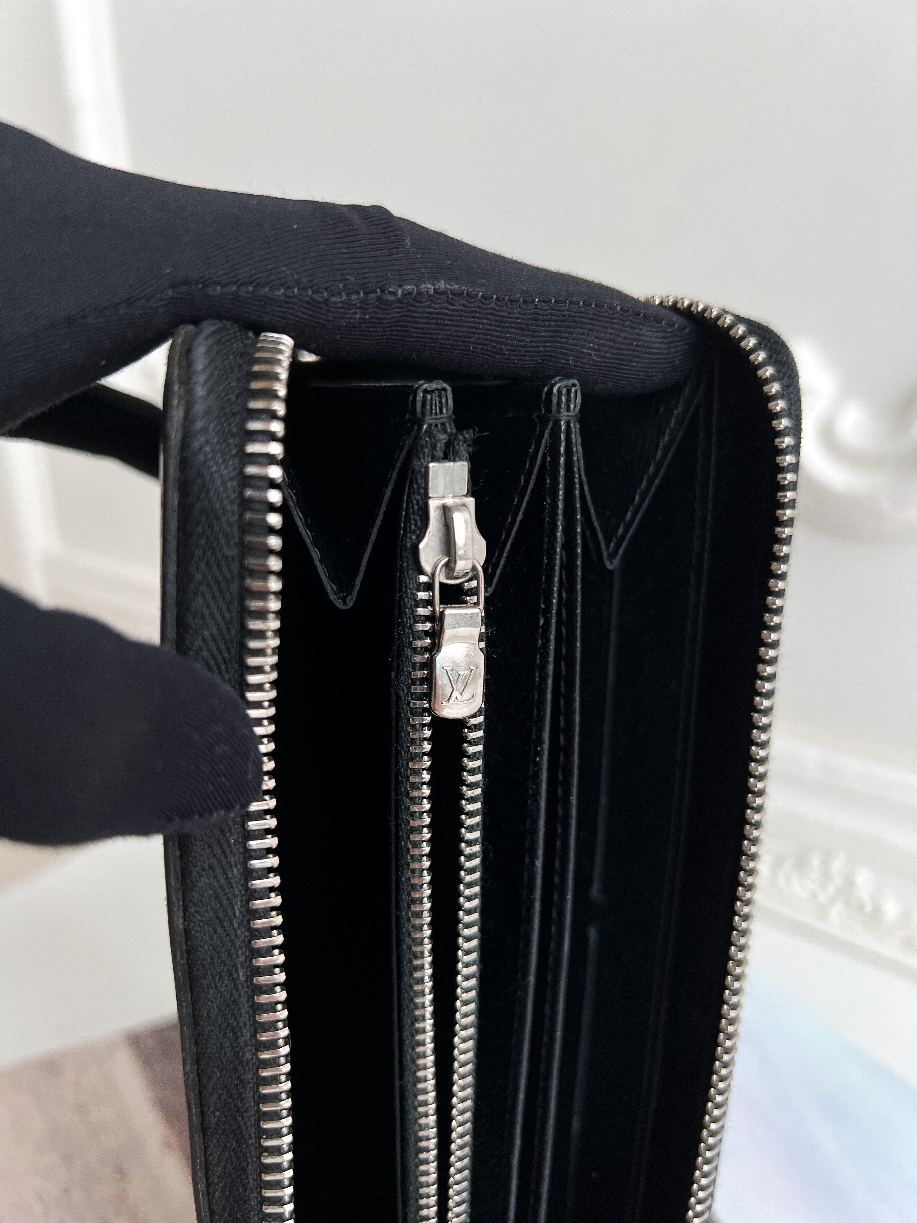 Authentic LV wallet long epi black zipper
