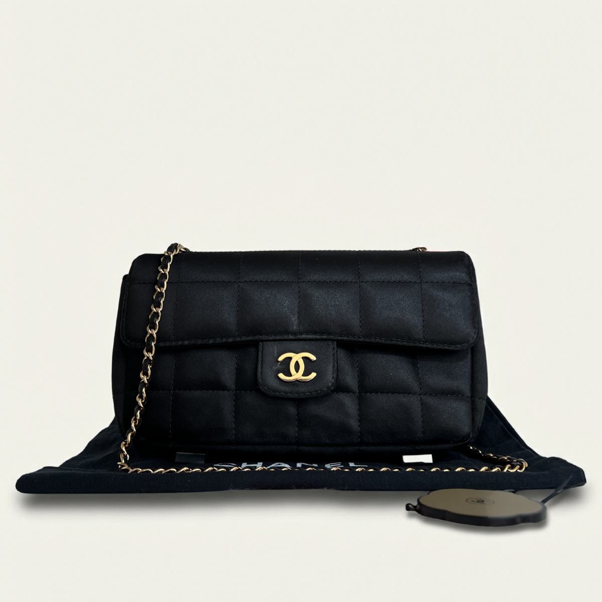 Pochette bandoulière Chanel Timeless Silk Classic noire