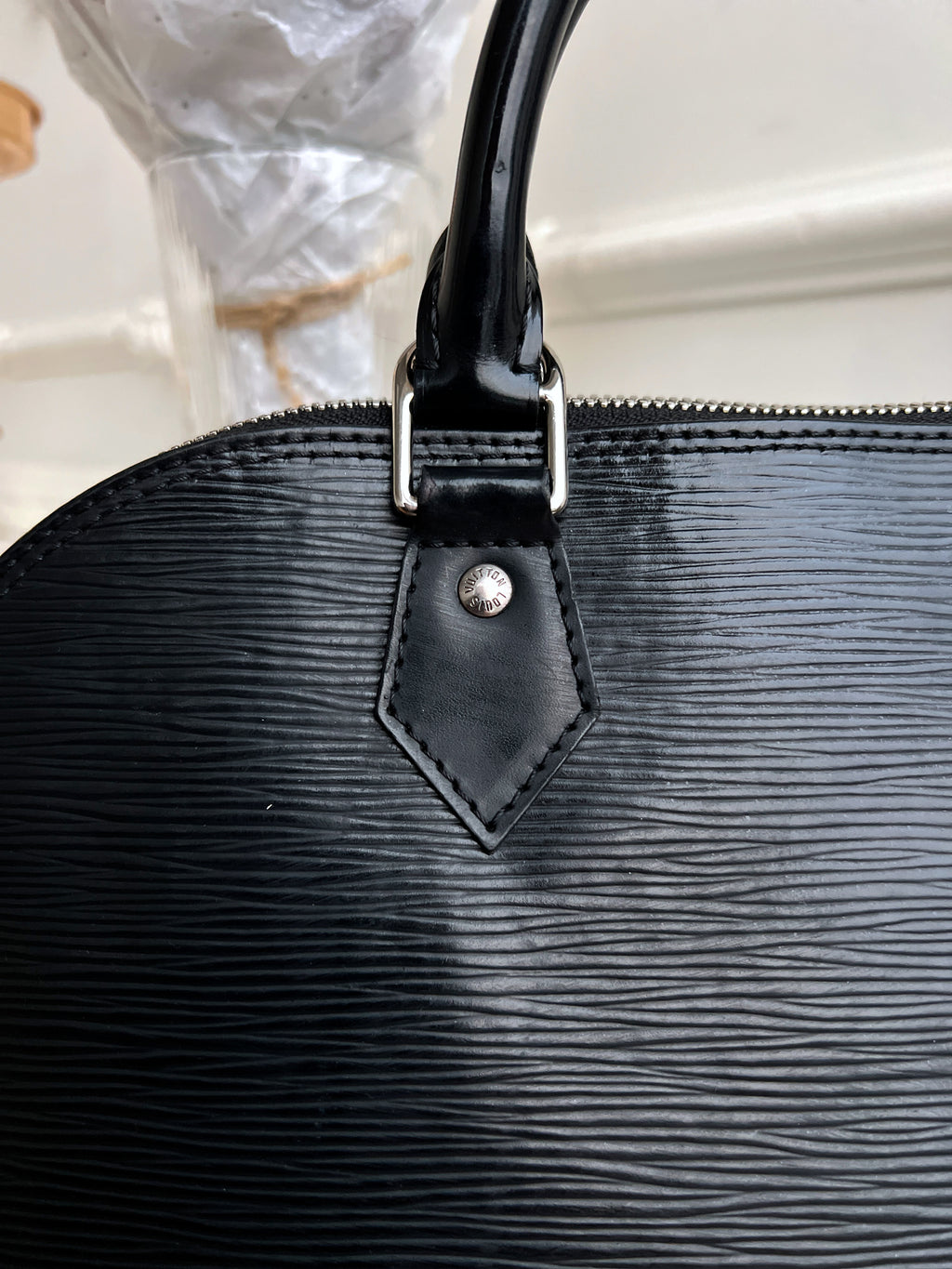Louis Vuitton Alma Epi Black PM Handbag **4100
