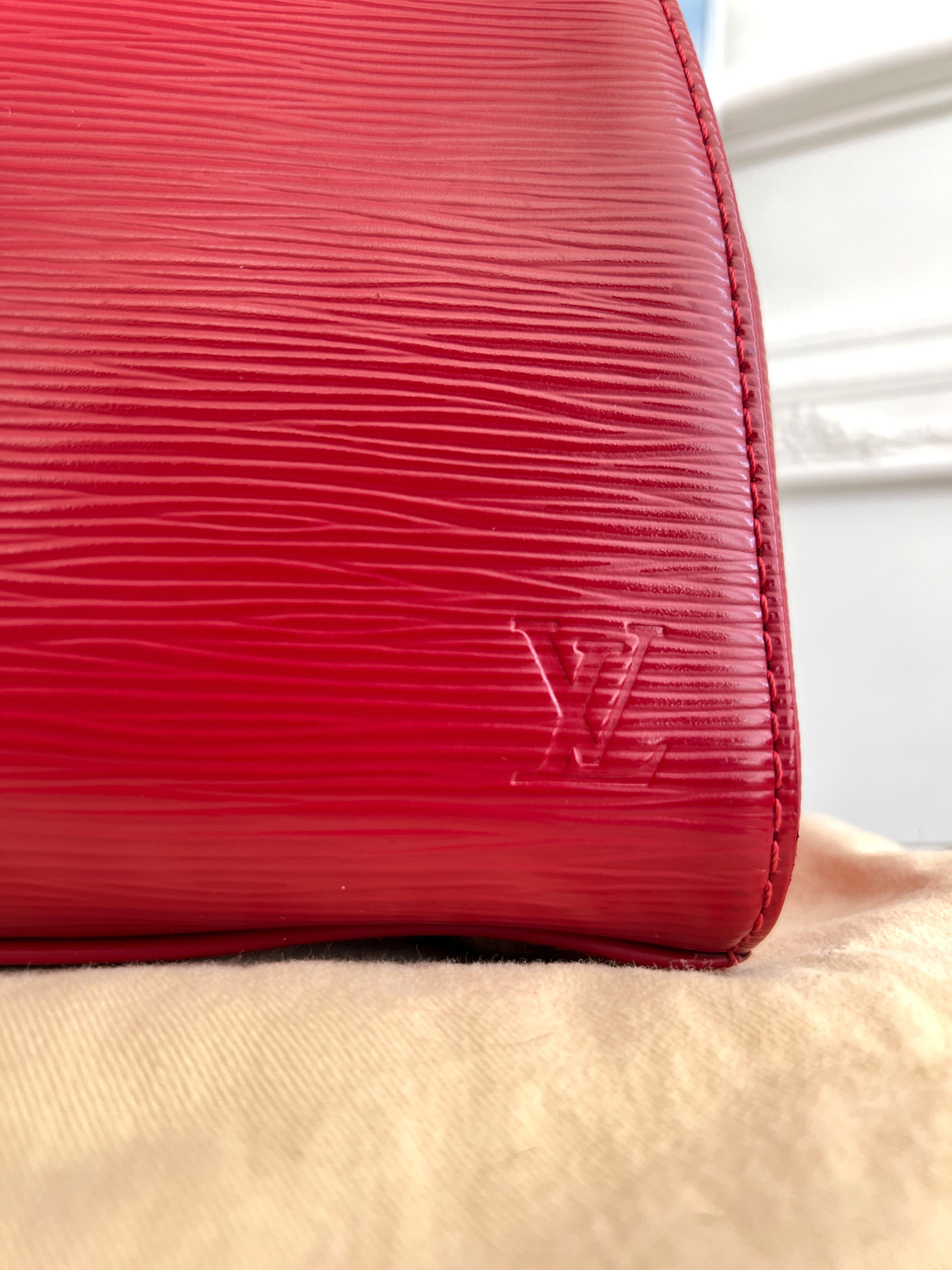 Louis Vuitton Brea Epi Leather Fuchsia Satchel MM Bag