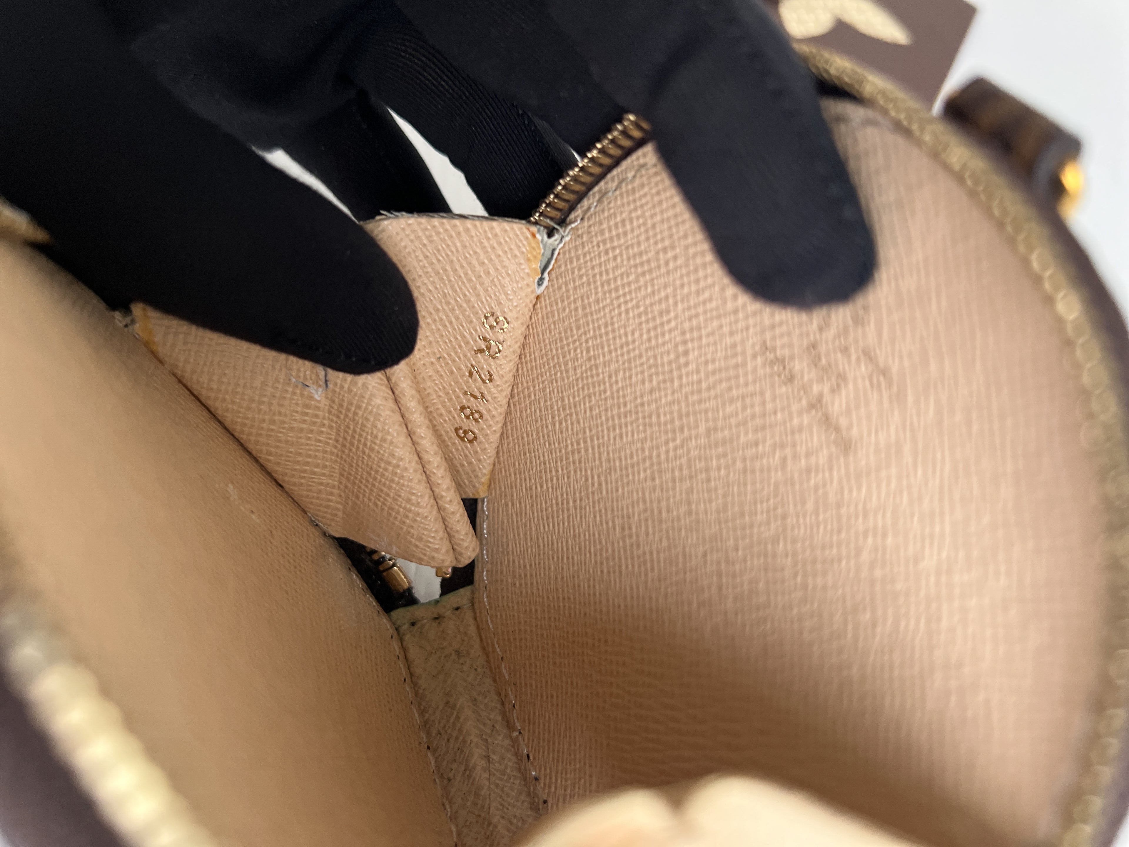 Authentic LV coin wallet monogram round