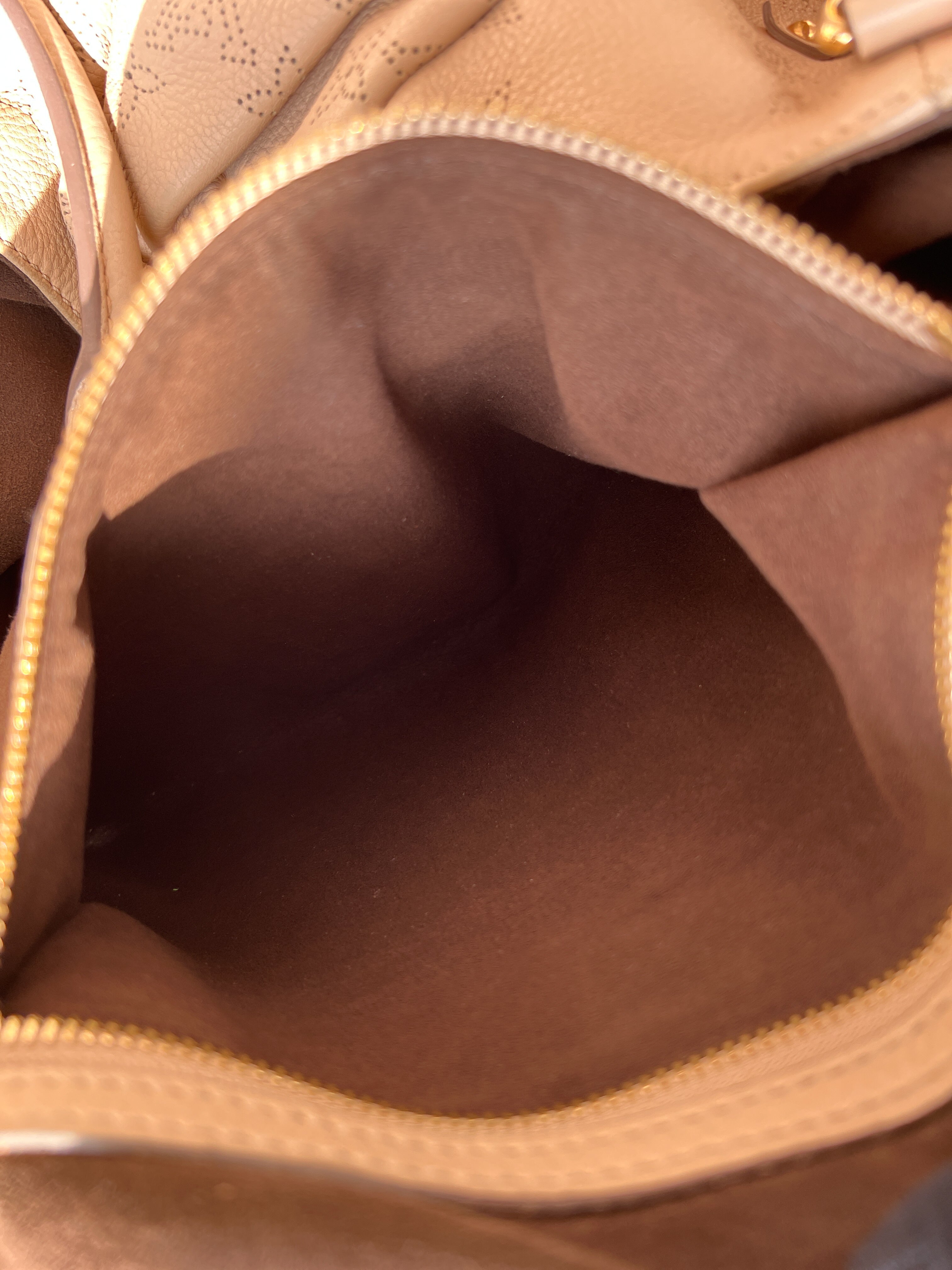 Louis Vuitton Mahina L Leather Beige Monogram Hobo Shoulder