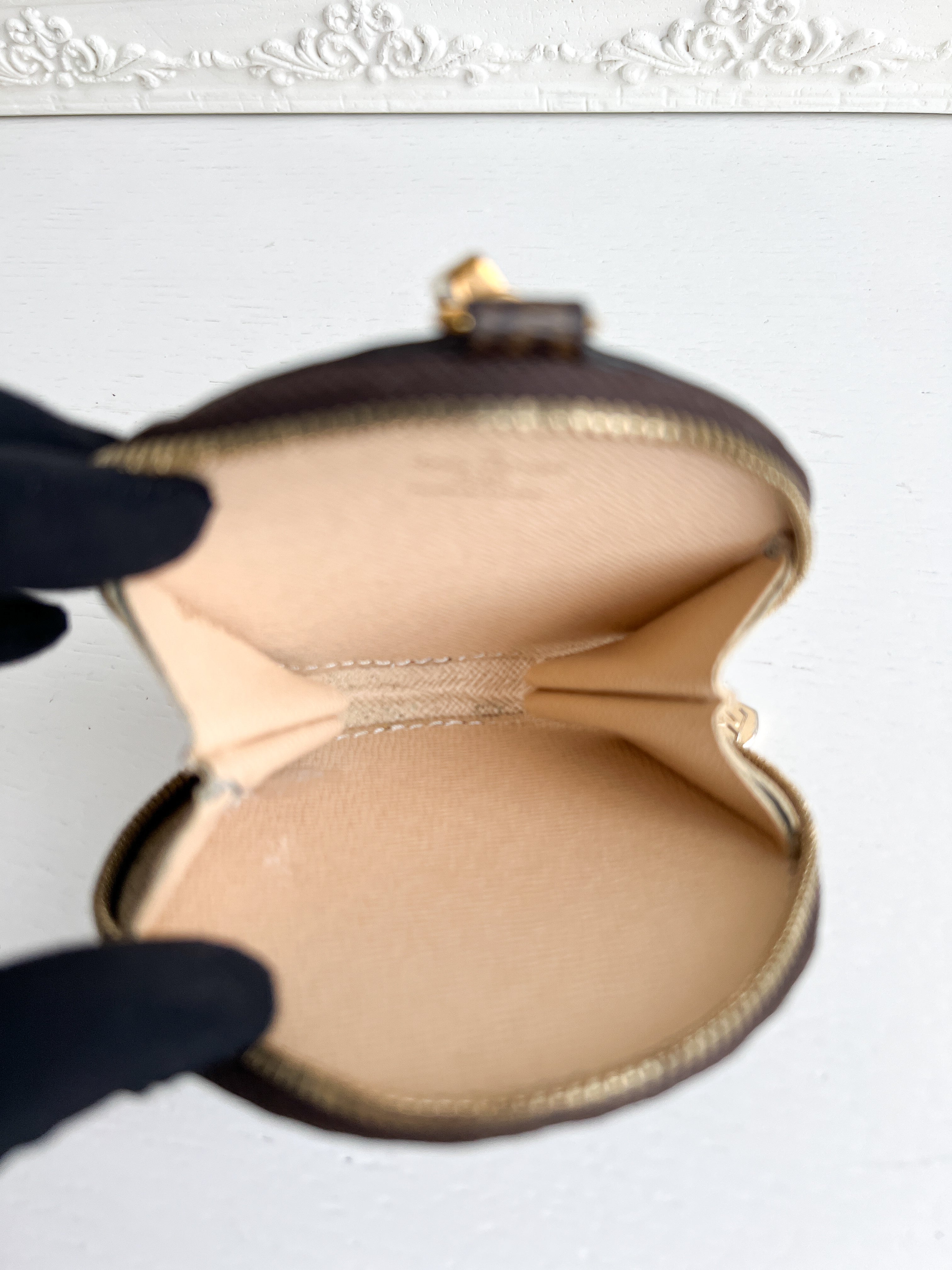 Authentic LV coin wallet monogram round