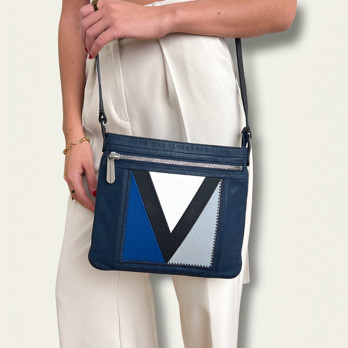 Louis Vuitton Cup Genoa Marine Crossbody Shoelfer Blue Bag