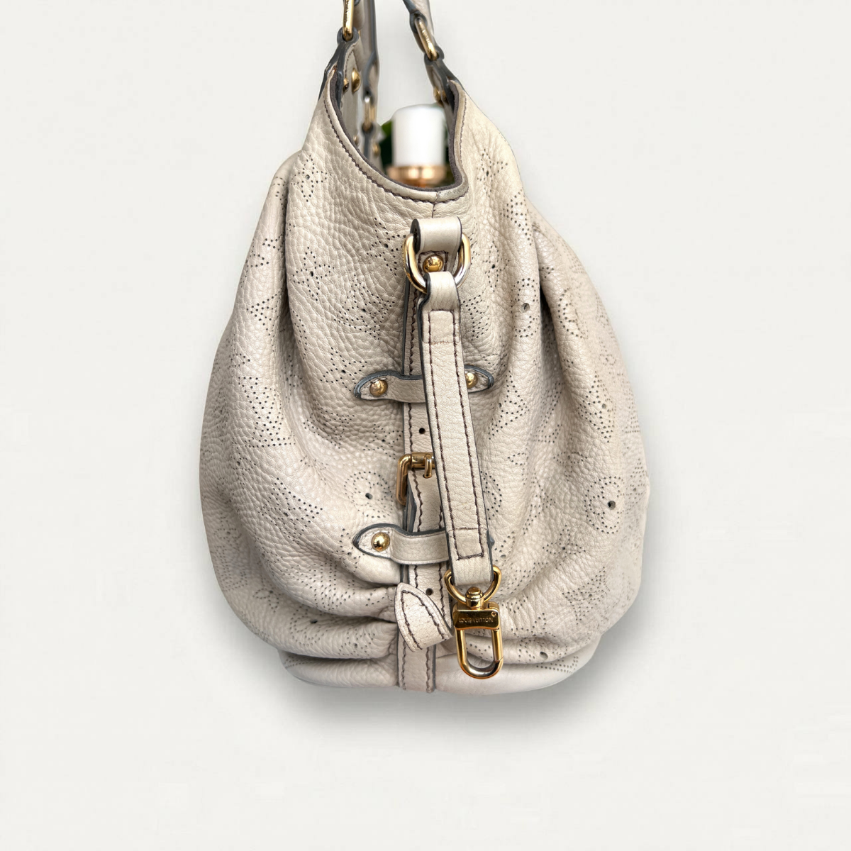 Sac à bandoulière Louis Vuitton Mahina L en cuir beige monogrammé