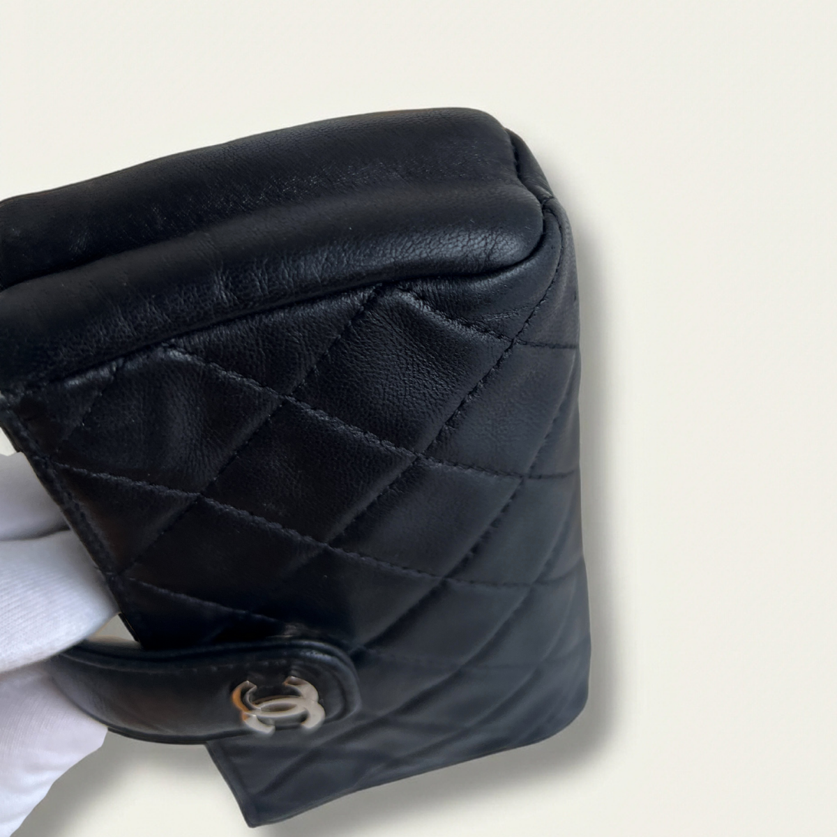 Portefeuille Chanel en cuir noir