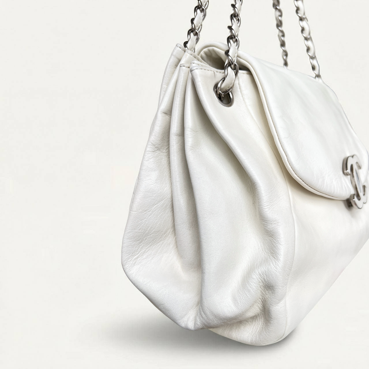 Sac bandoulière Chanel Sensual Accordion Flap en cuir d'agneau avec chaîne CC