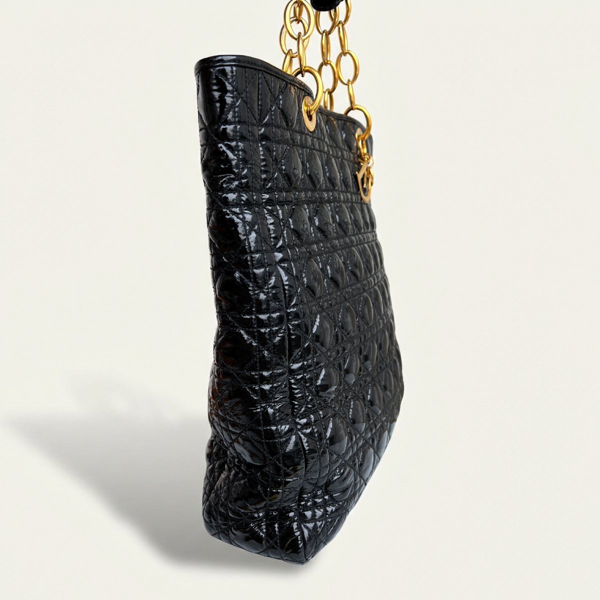 Sac cabas Christian Dior en cuir verni noir avec anses et bandoulière chaînes