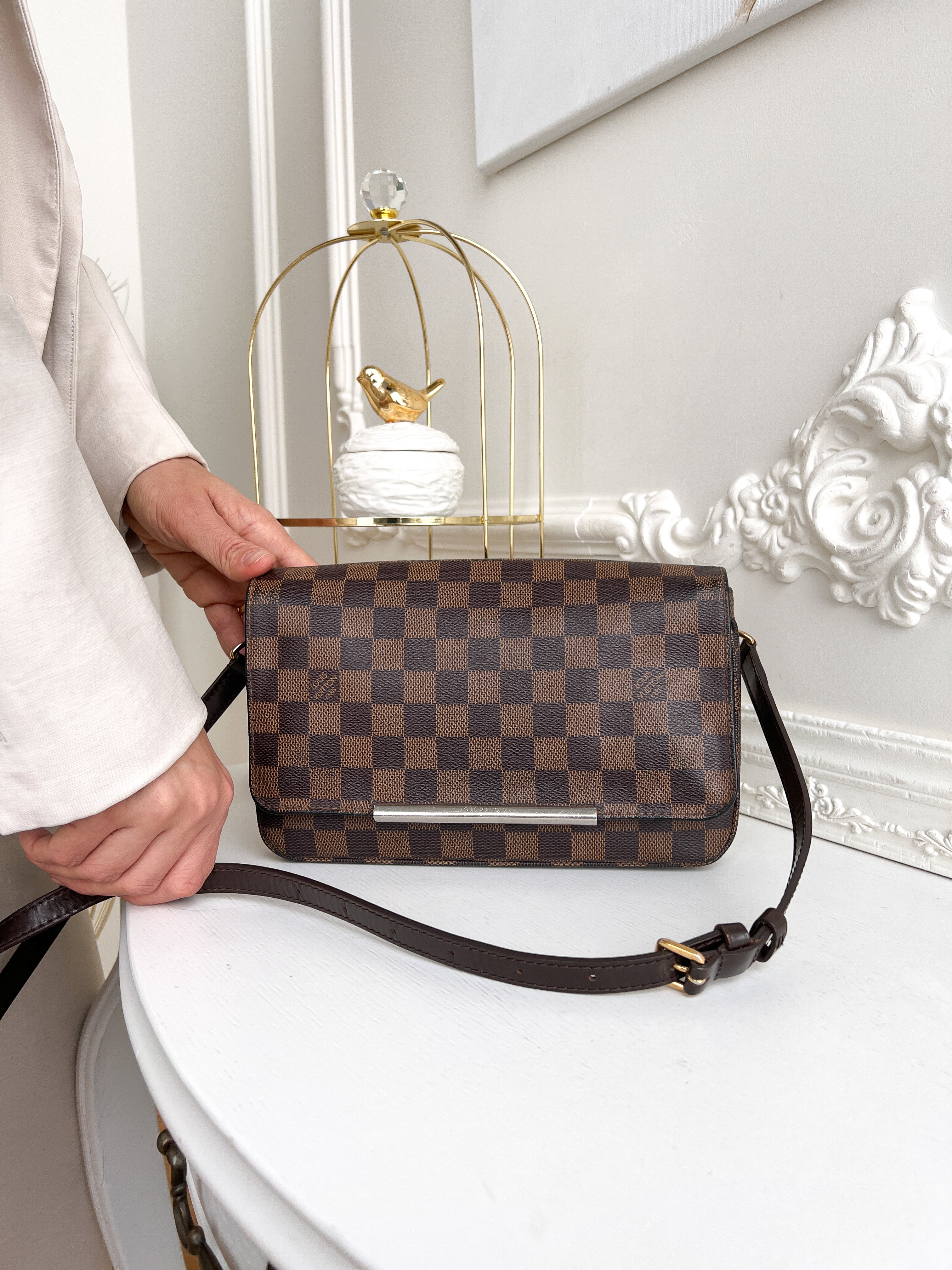 Authentic Louis Vuitton Hoxton Pm damier ebene crossbody clutch bag