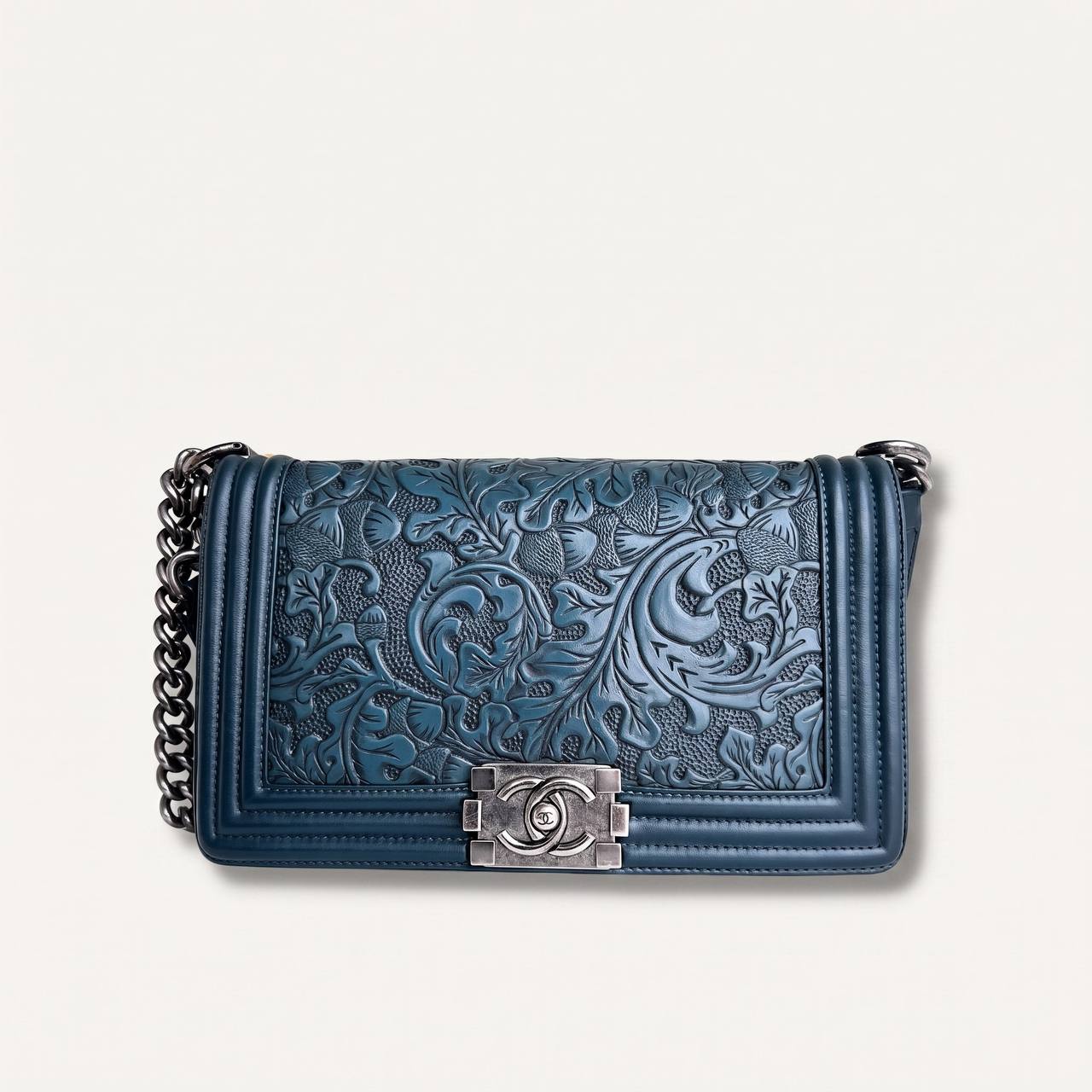 Authentic Chanel old Boy Cordoba Rare Leather dark blue crossbody bag