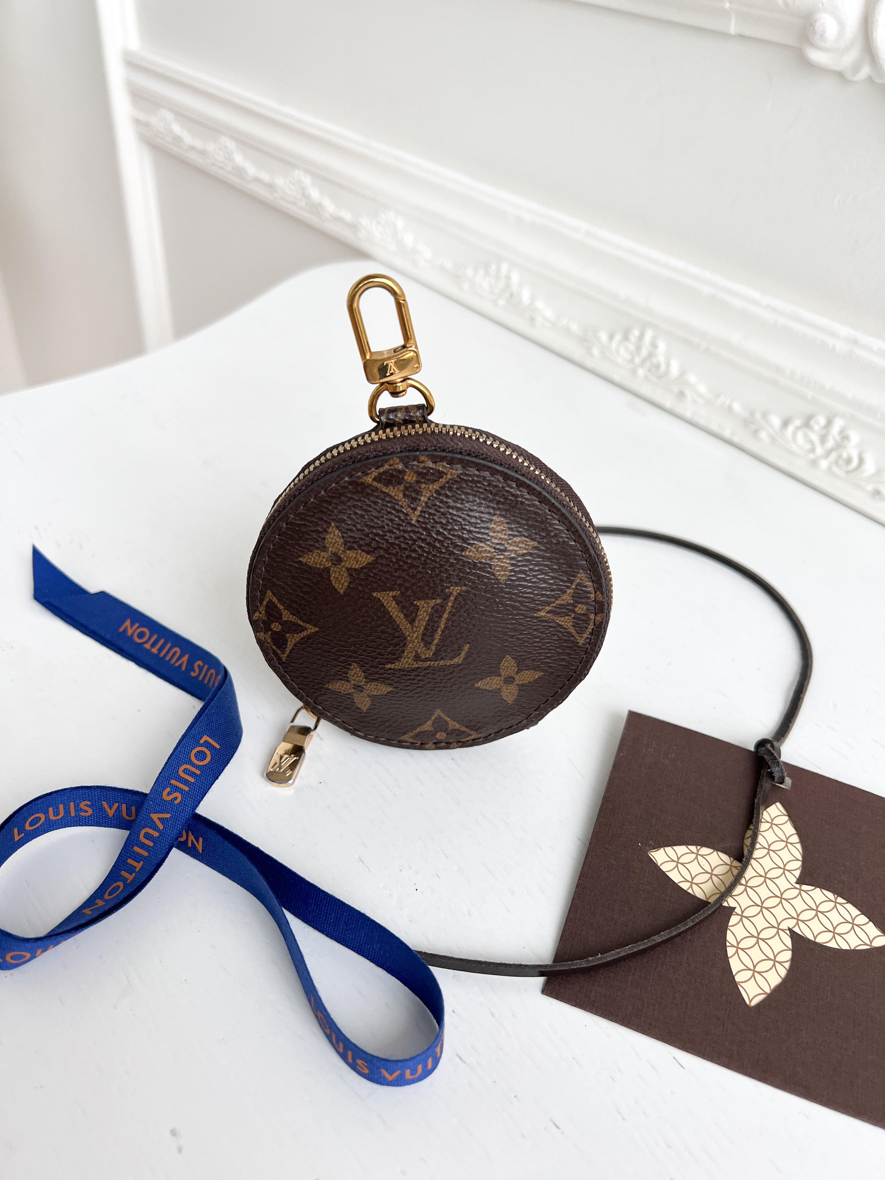 Authentic LV coin wallet monogram round