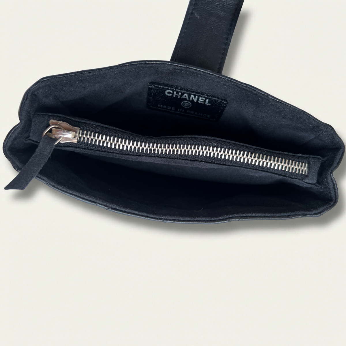 Portefeuille Chanel en cuir noir