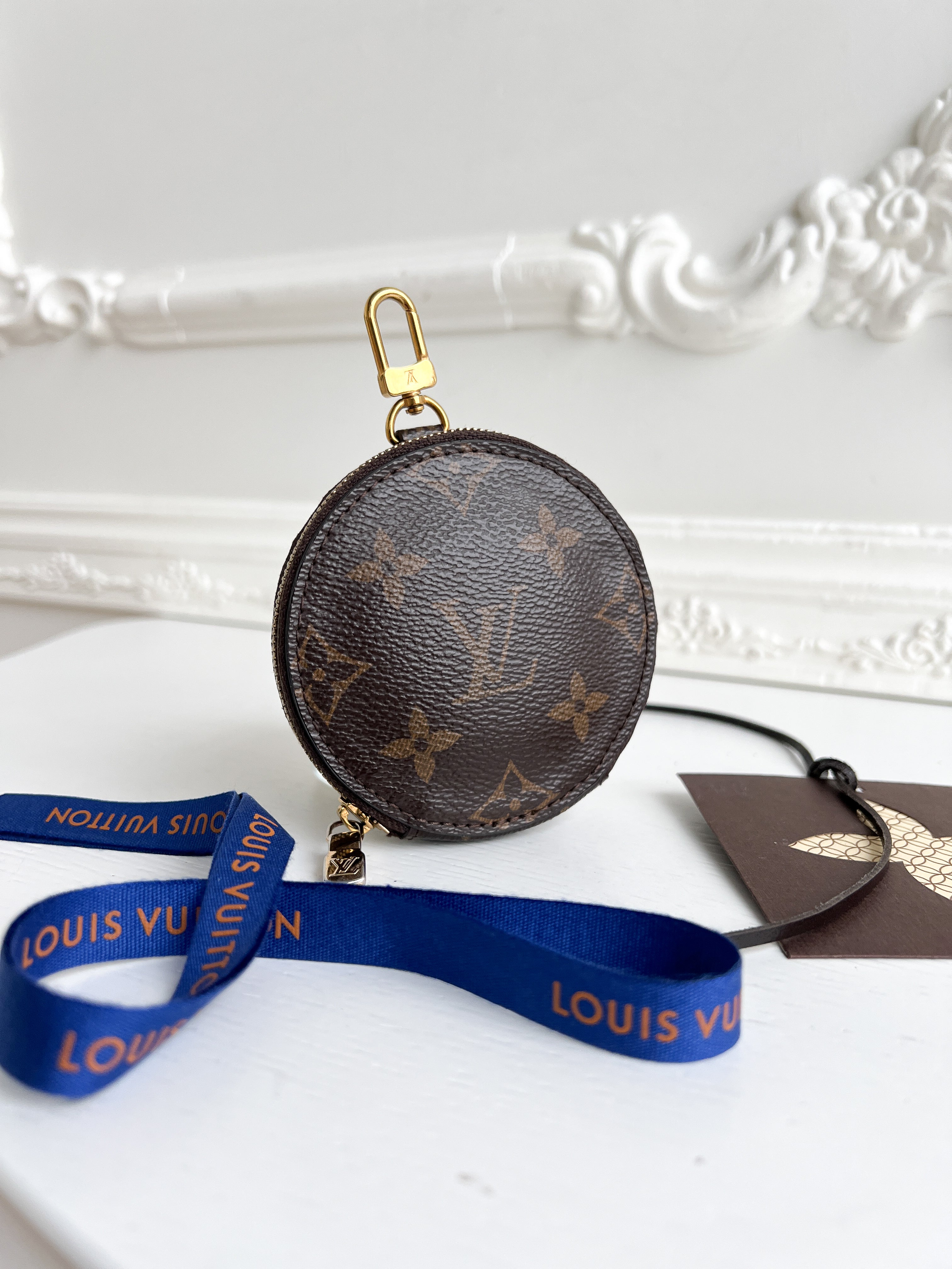 Authentic LV coin wallet monogram round