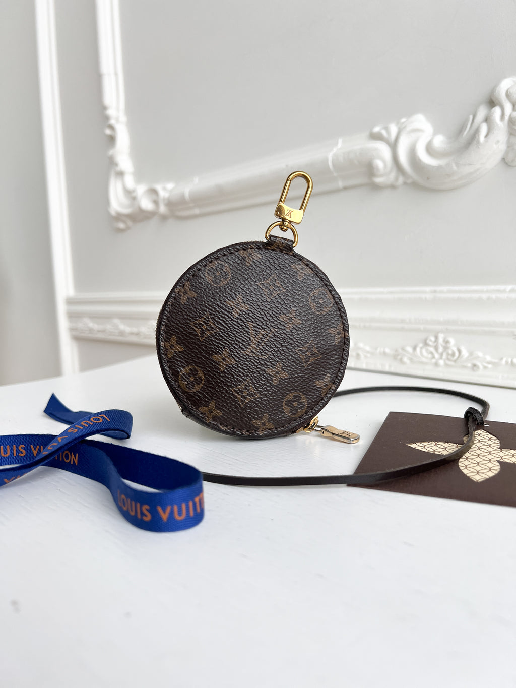 Authentic LV coin wallet monogram round