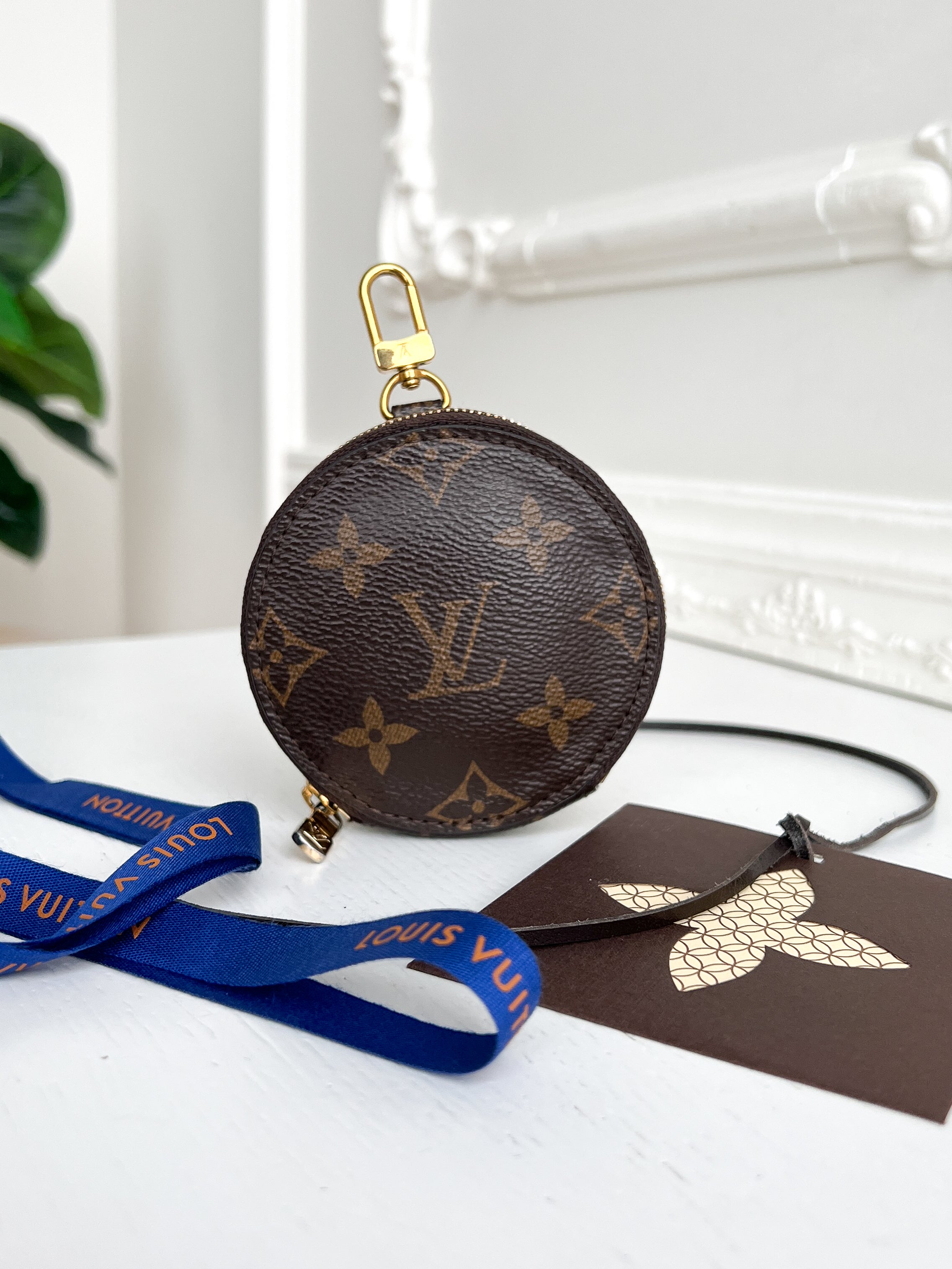 Authentic LV coin wallet monogram round