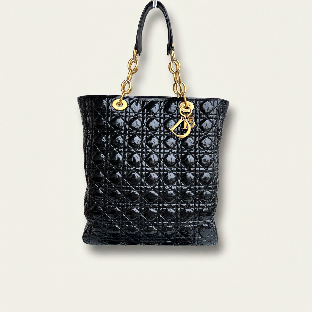 Sac cabas Christian Dior en cuir verni noir avec anses et bandoulière chaînes